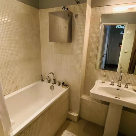 Lepic, Luxury Flat In Montmartre With Private Terrasse-appartement Entier Apartment Paris
